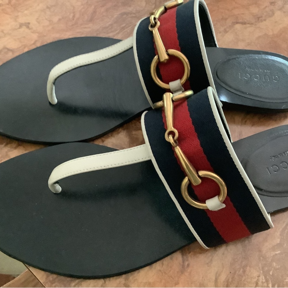 Gucci Black and Red Sandals with Gold Accents - Picture 5 of 7